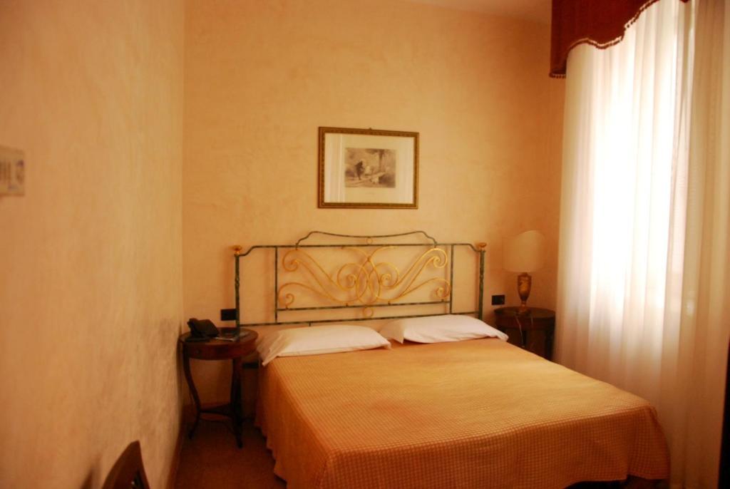ホテルLa Dimora Del Cardinale マラテーア 部屋 写真